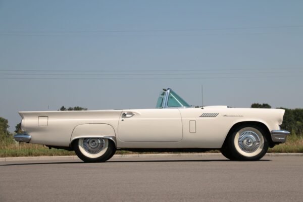 1957 Ford Thunderbird - Image 12