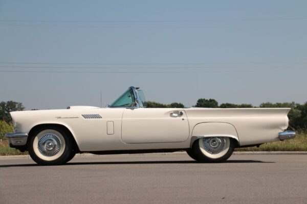 1957 Ford Thunderbird - Image 10