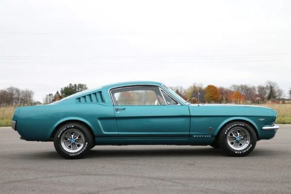 1965 Ford Mustang Fastback GT - Image 10